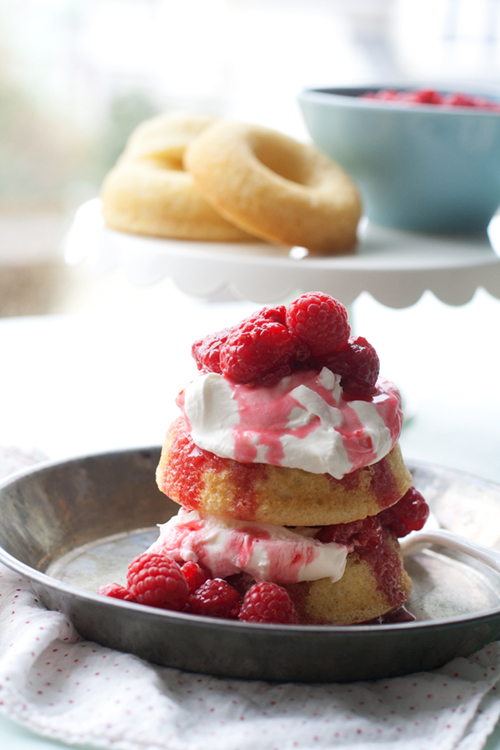 Raspberry_Donut_Cakes